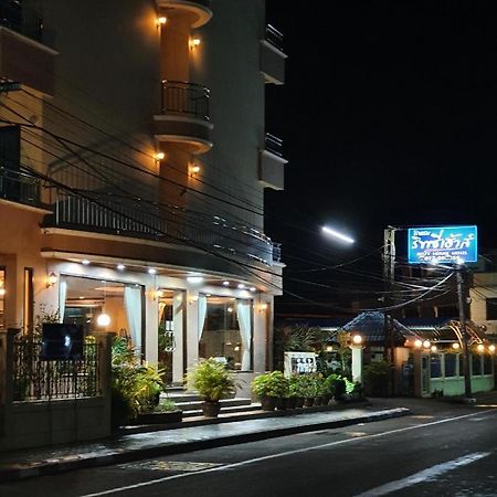 Ritzy House Hotel Chumphon Buitenkant foto