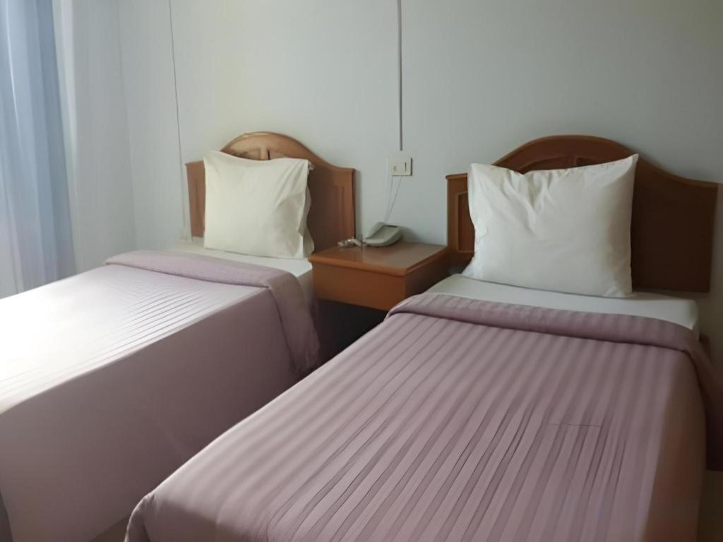 Ritzy House Hotel Chumphon Buitenkant foto