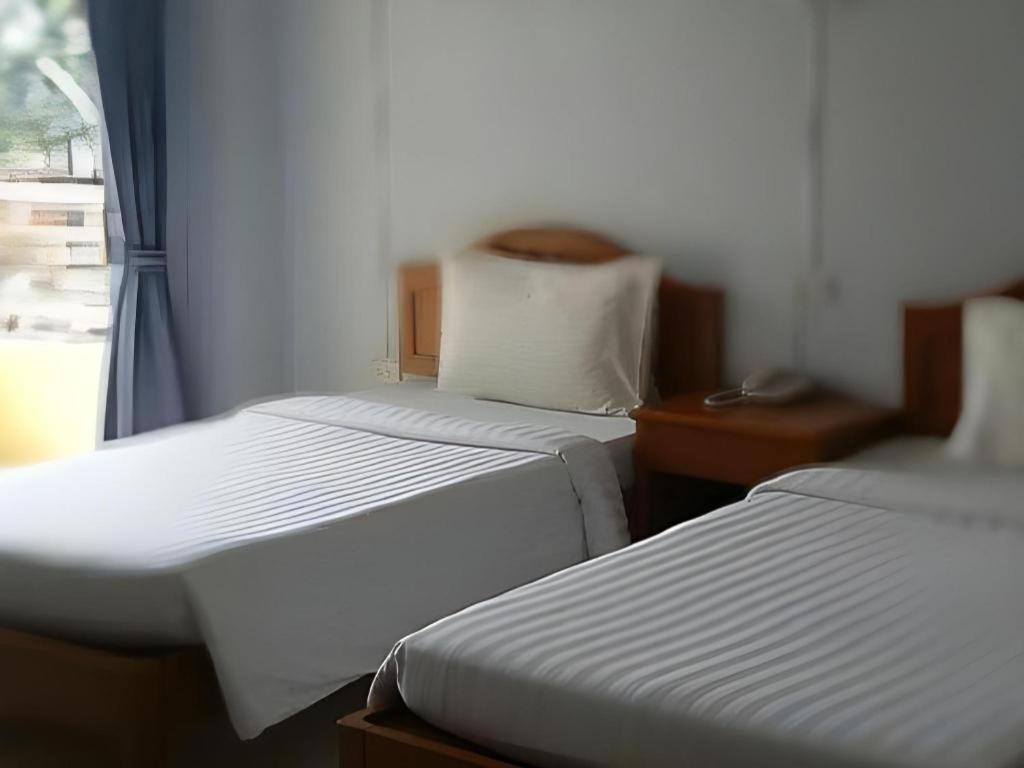 Ritzy House Hotel Chumphon Buitenkant foto