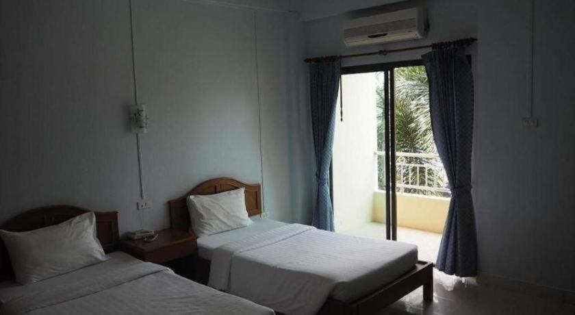 Ritzy House Hotel Chumphon Buitenkant foto