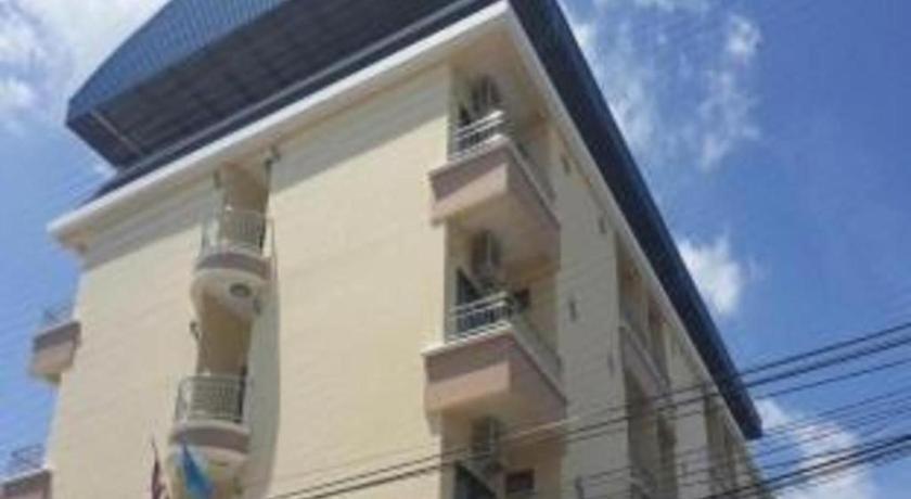 Ritzy House Hotel Chumphon Buitenkant foto
